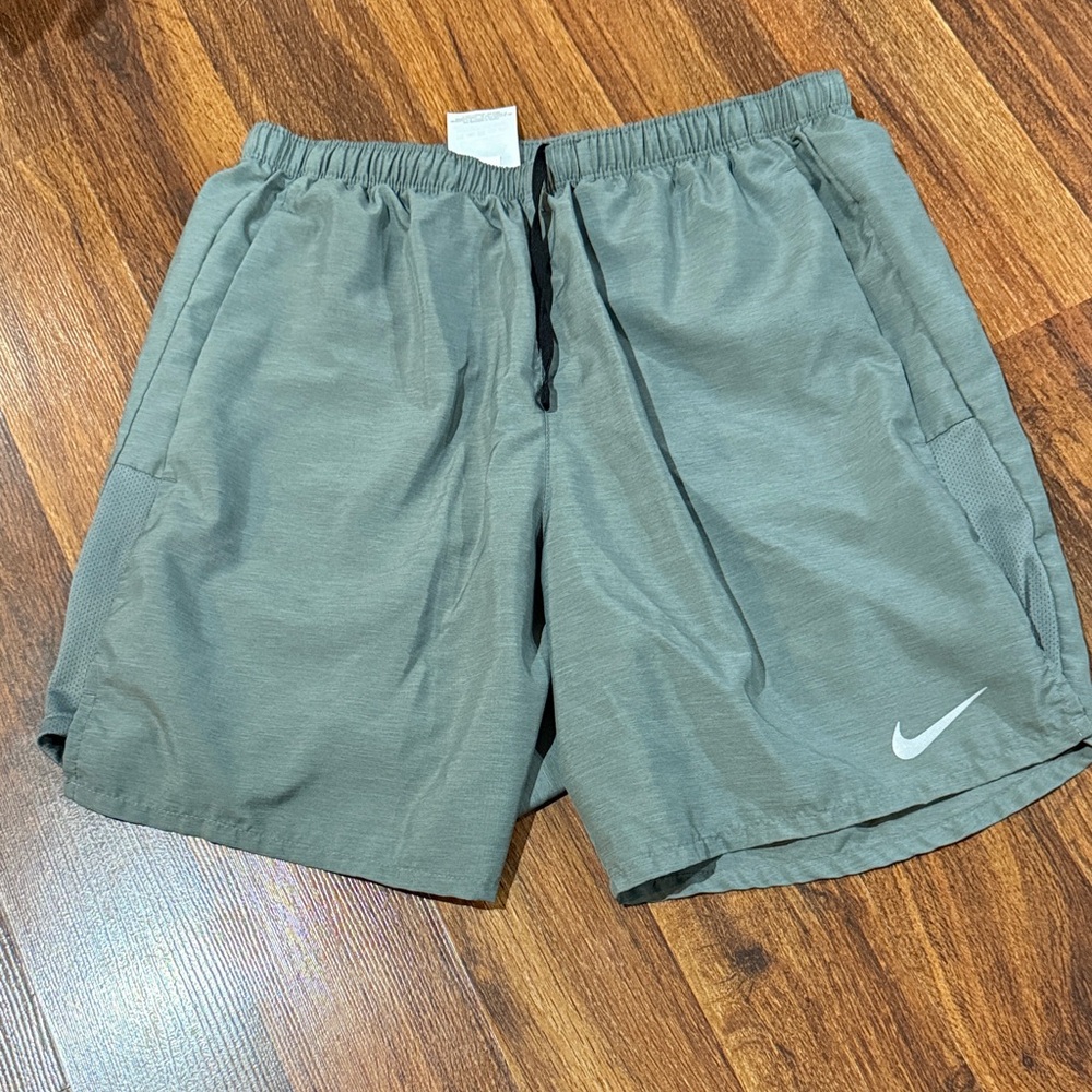 Nike Men's Athletic Shorts in Gray